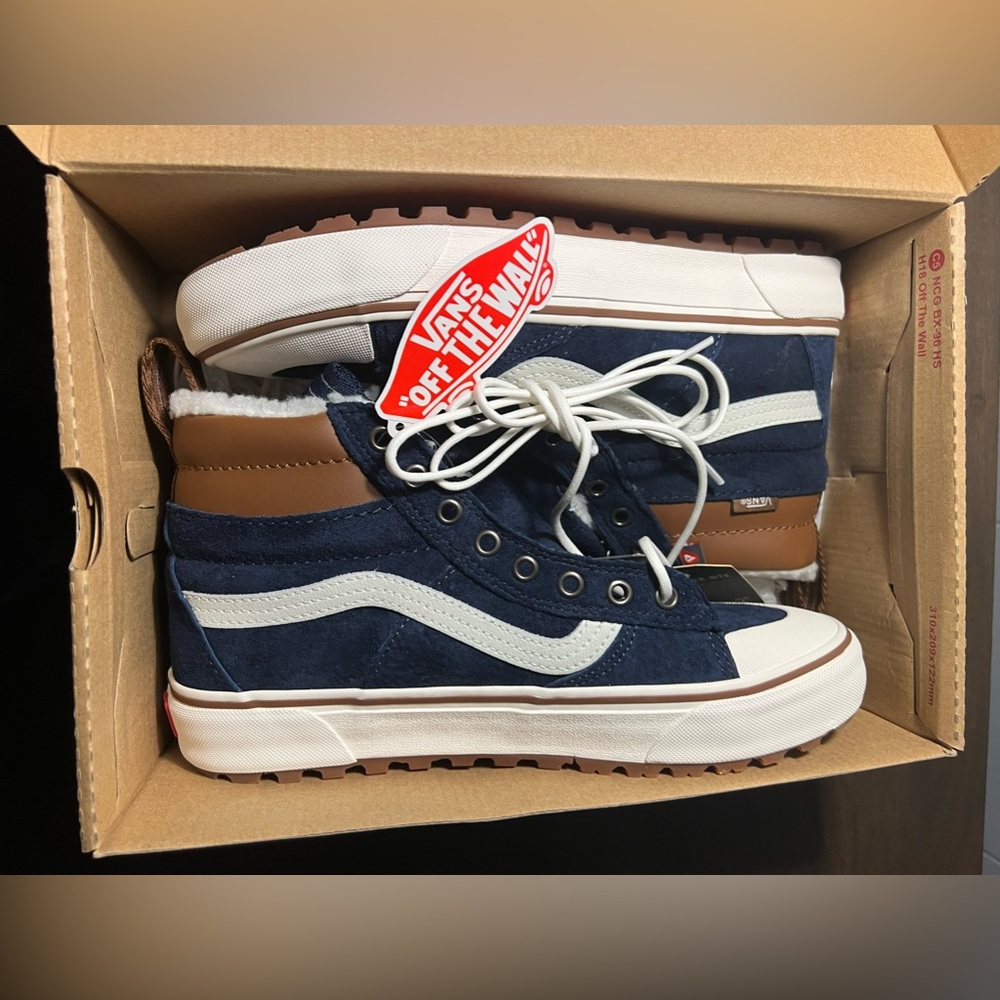 New Mens size 8 or women’s size 9.5
Vans™ MTE is back with SK8-Hi MTE 2.0 DX